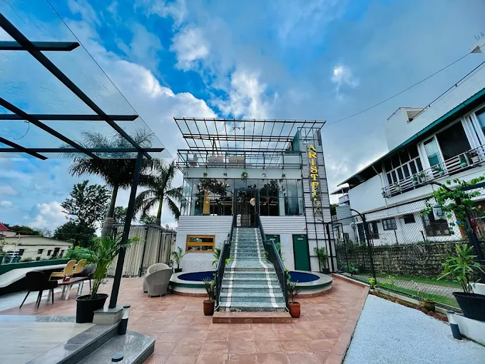 best-cafe-in-dehradun-with-view